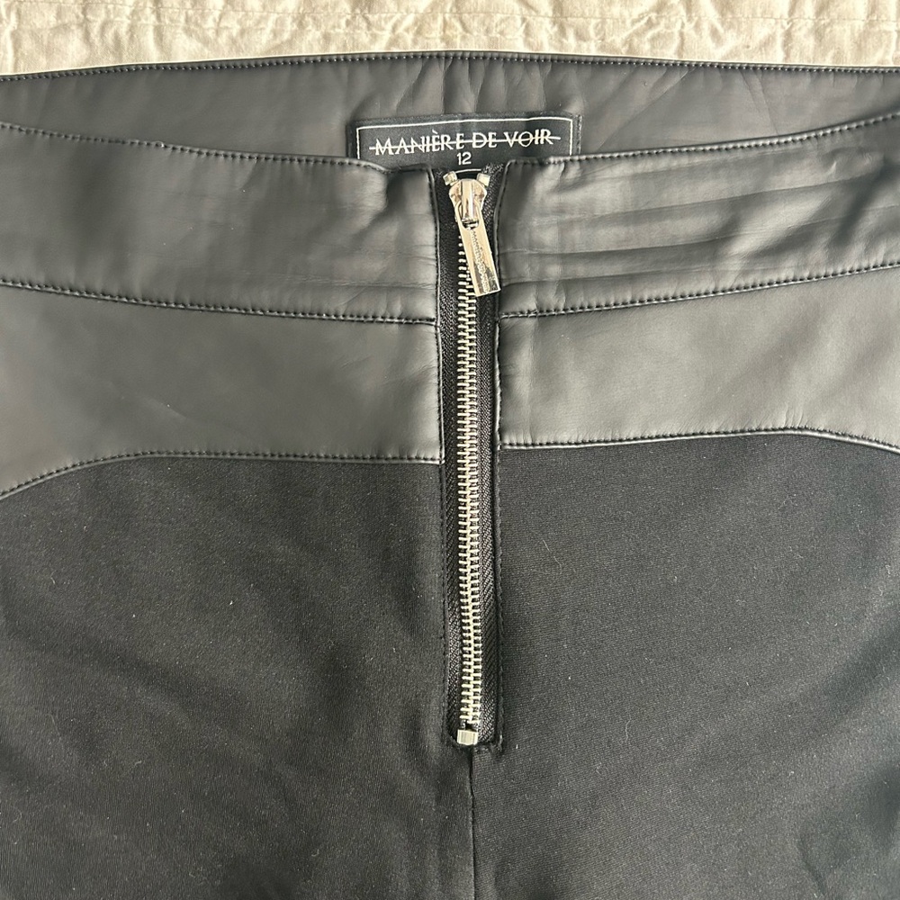 Maniere De Voir black vegan leather leggings with buckles - Picture 3 of 8